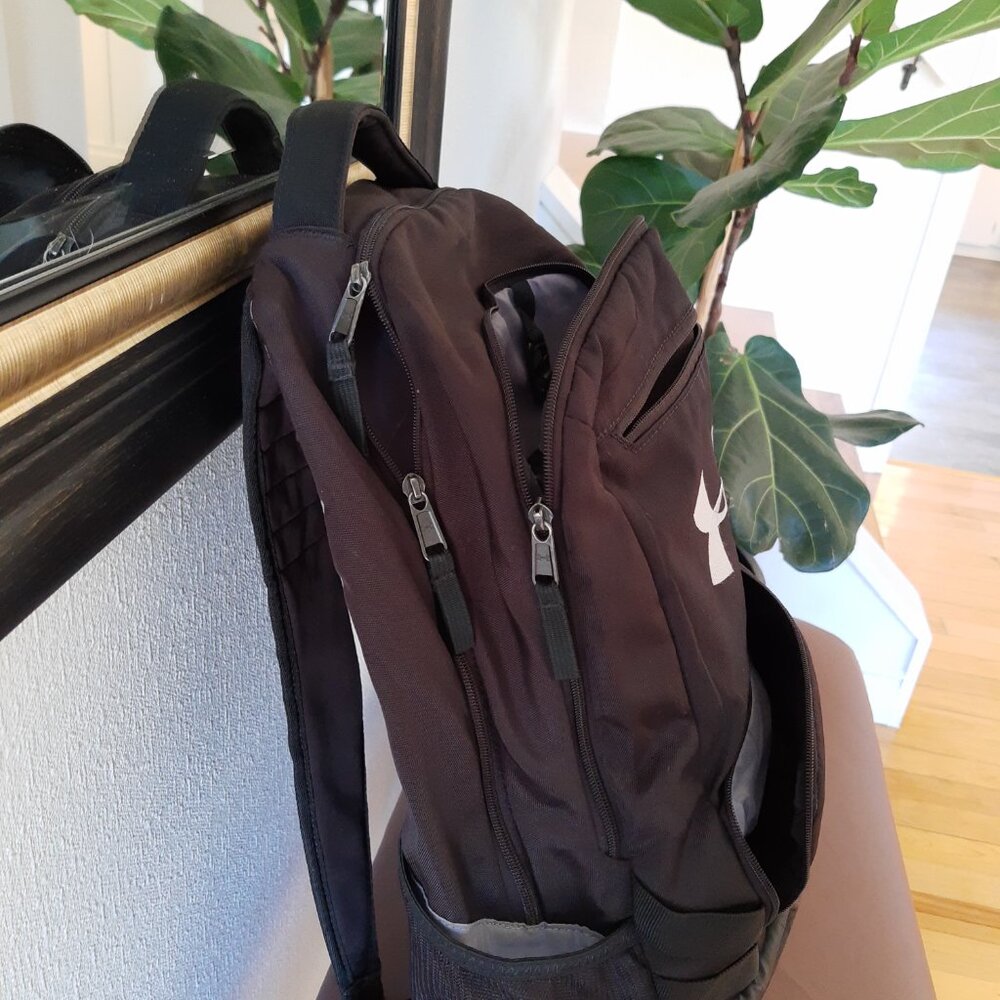 Back pack - Picture 2 of 4